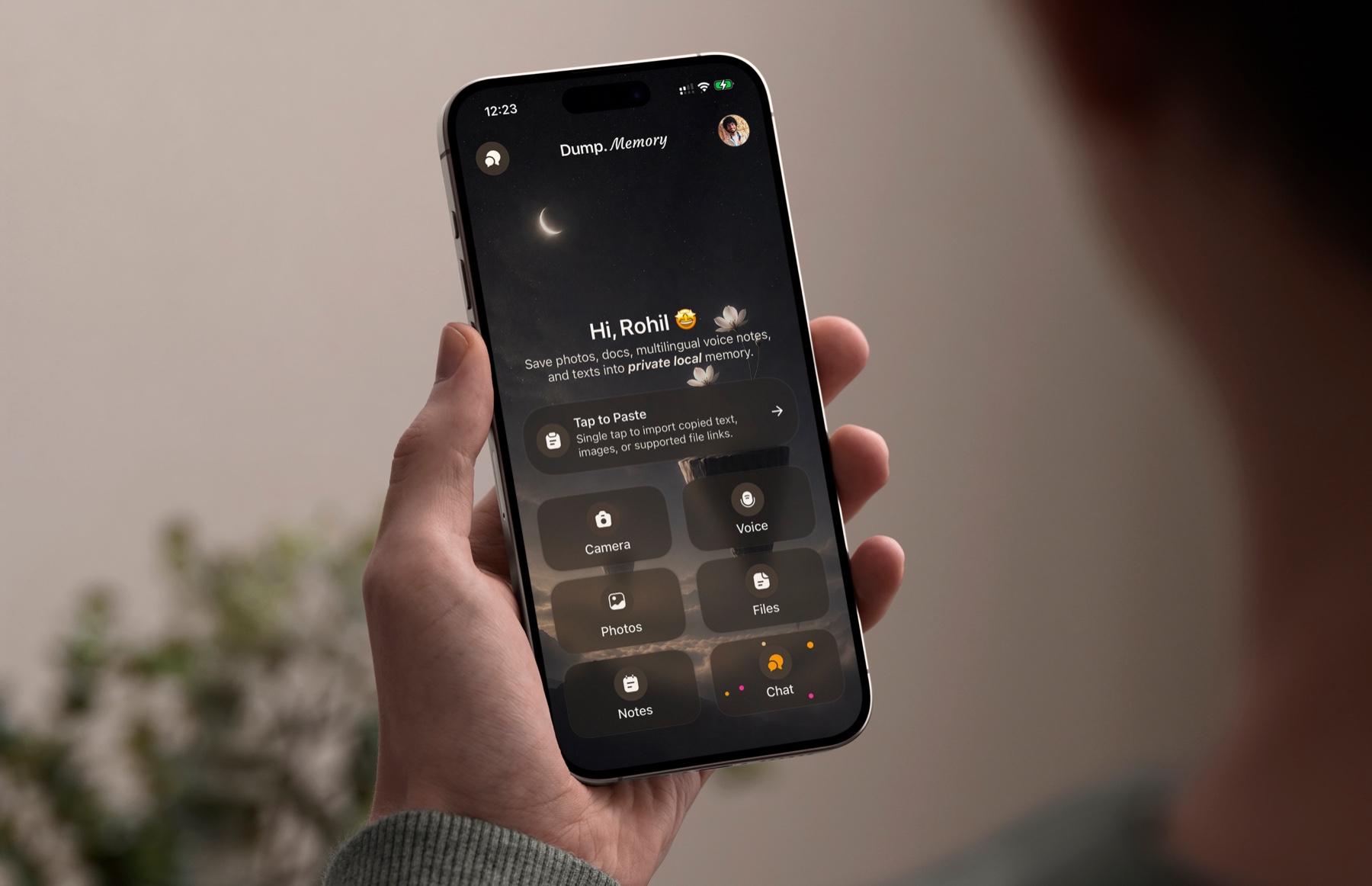 Dump's home screen at night, ready to capture a thought the instant it happens.